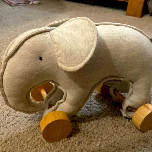 Land of nod elephant pulley - Picture 3 of 9